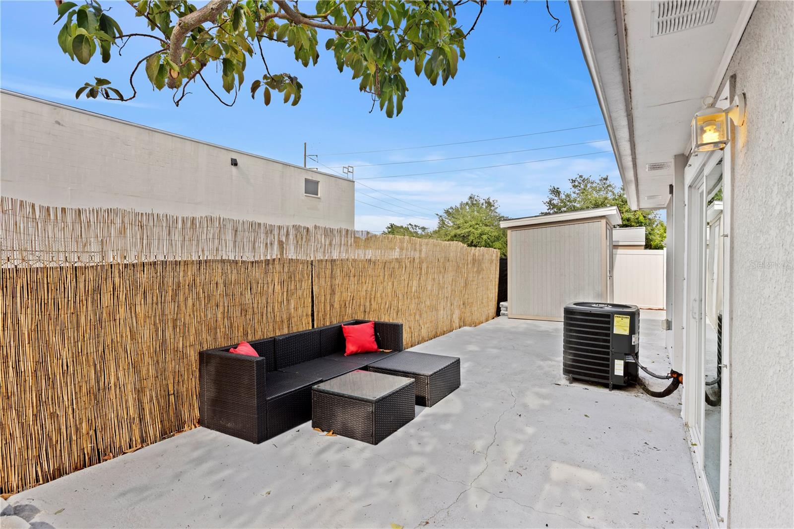 Listing photo id 27 for 4003 Lemon Street