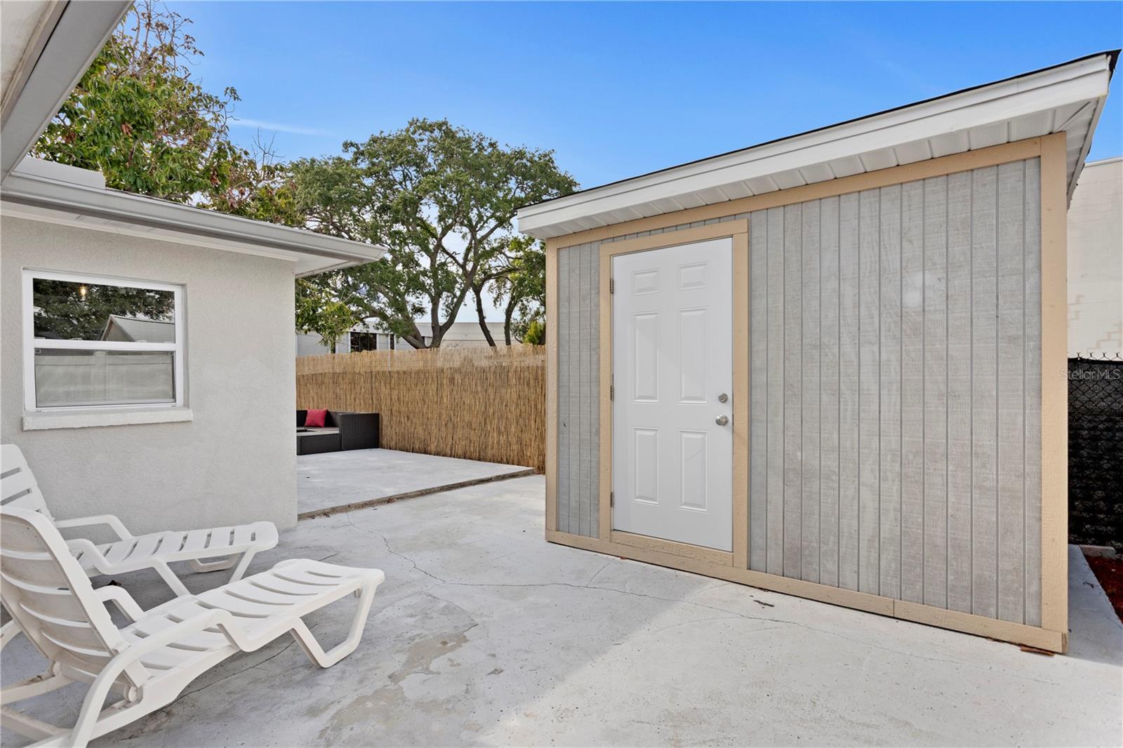 Listing photo id 28 for 4003 Lemon Street