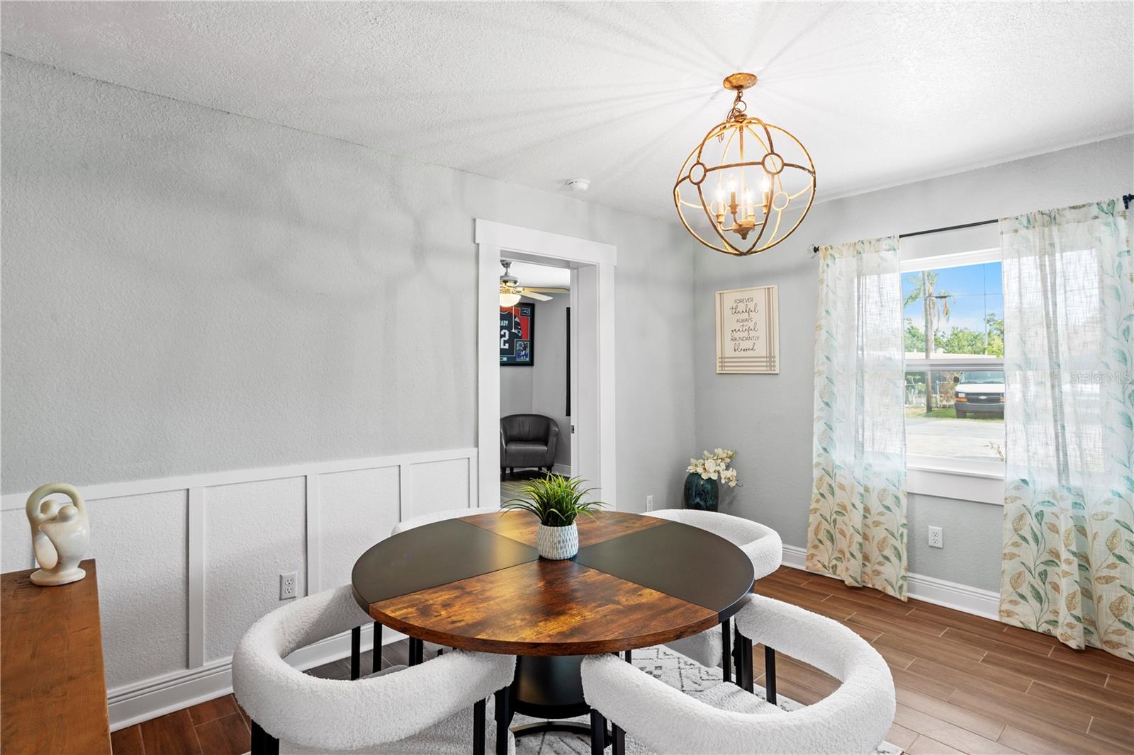 Listing photo id 4 for 4003 Lemon Street