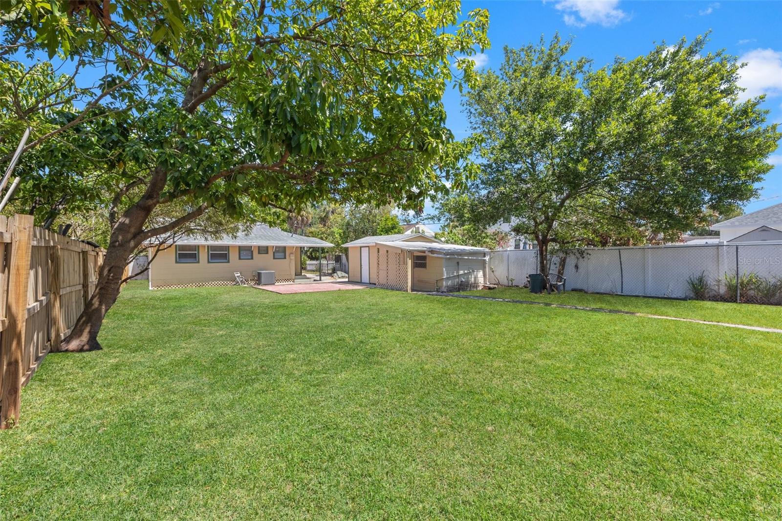 Listing photo id 20 for 2450 3rd Avenue N