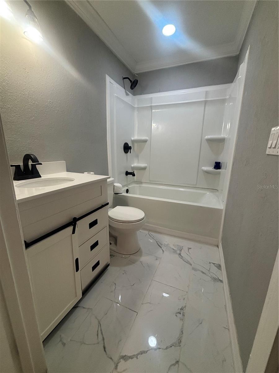Image 18 of 28 For 816 Drane Street Nw