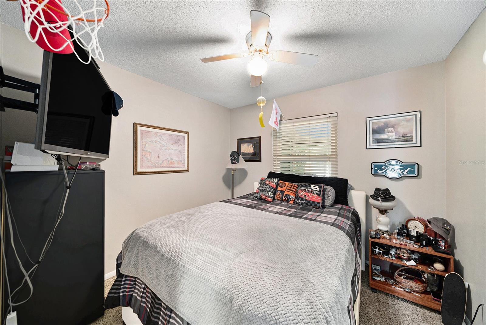 Image 14 of 16 For 1399 Leeward Avenue