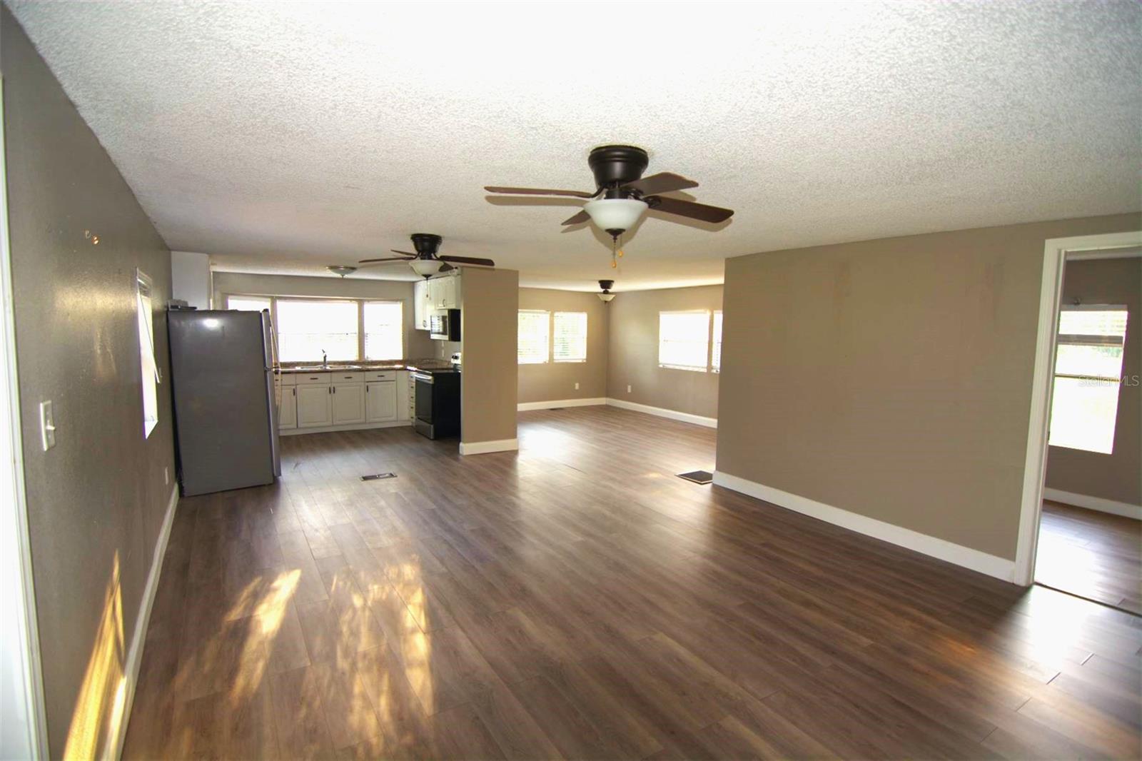 Image 11 of 29 For 17524 Medley Avenue