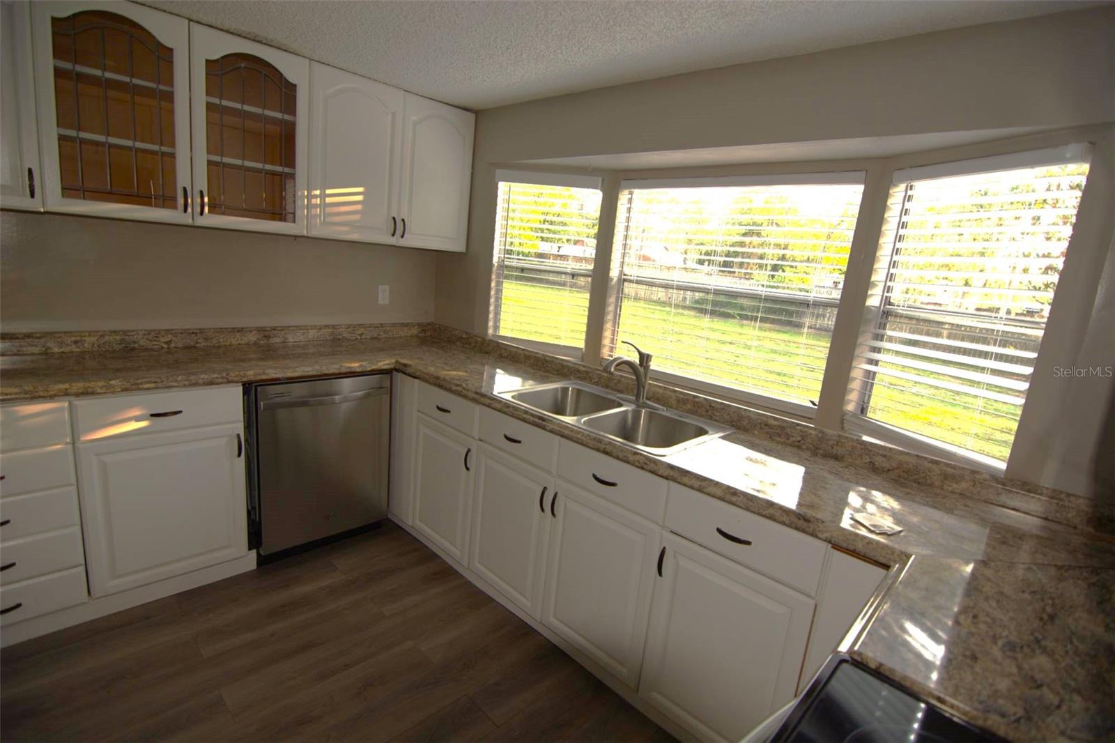 Image 6 of 29 For 17524 Medley Avenue