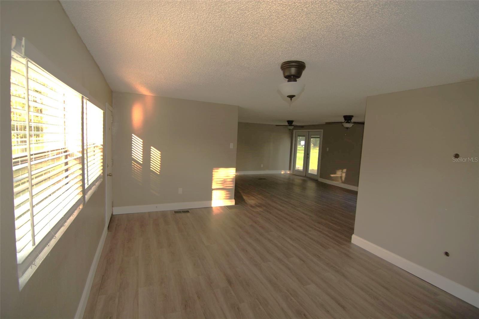 Image 9 of 29 For 17524 Medley Avenue