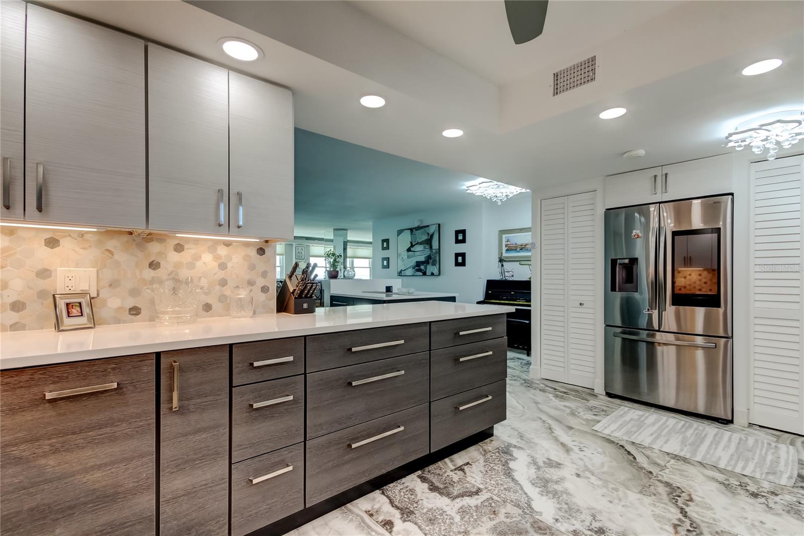 Listing photo id 8 for 5200 Brittany Drive S 204