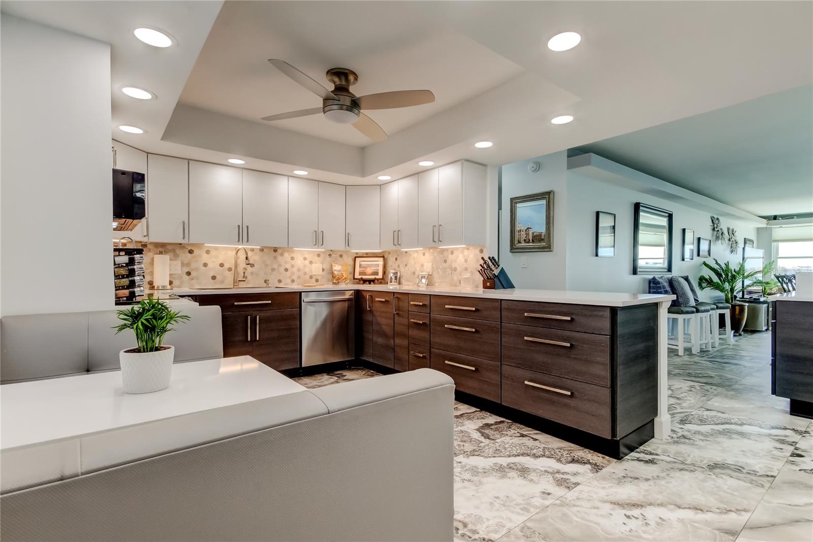 Listing photo id 10 for 5200 Brittany Drive S 204