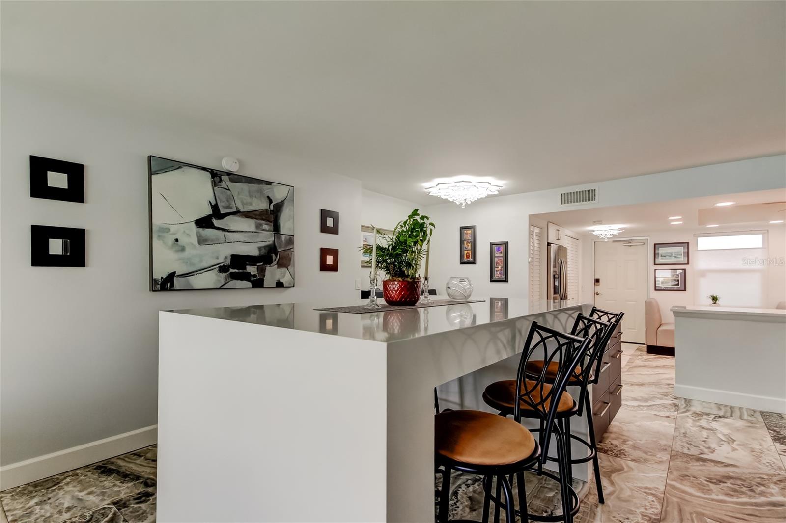 Listing photo id 15 for 5200 Brittany Drive S 204