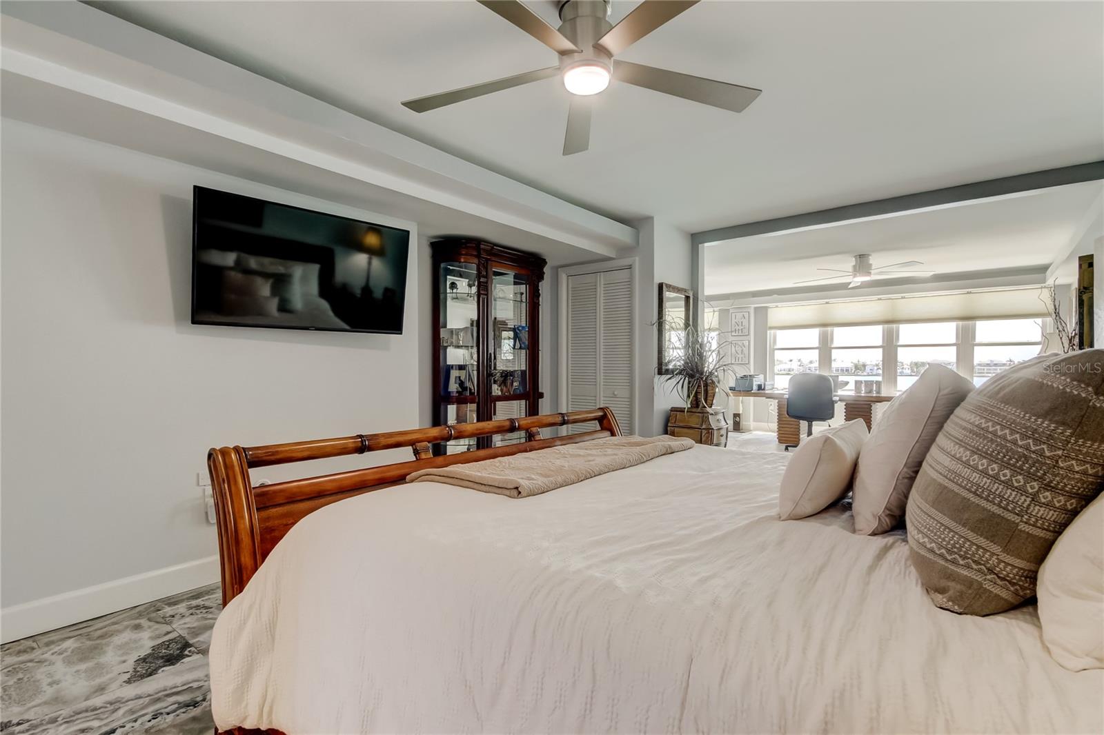 Listing photo id 33 for 5200 Brittany Drive S 204