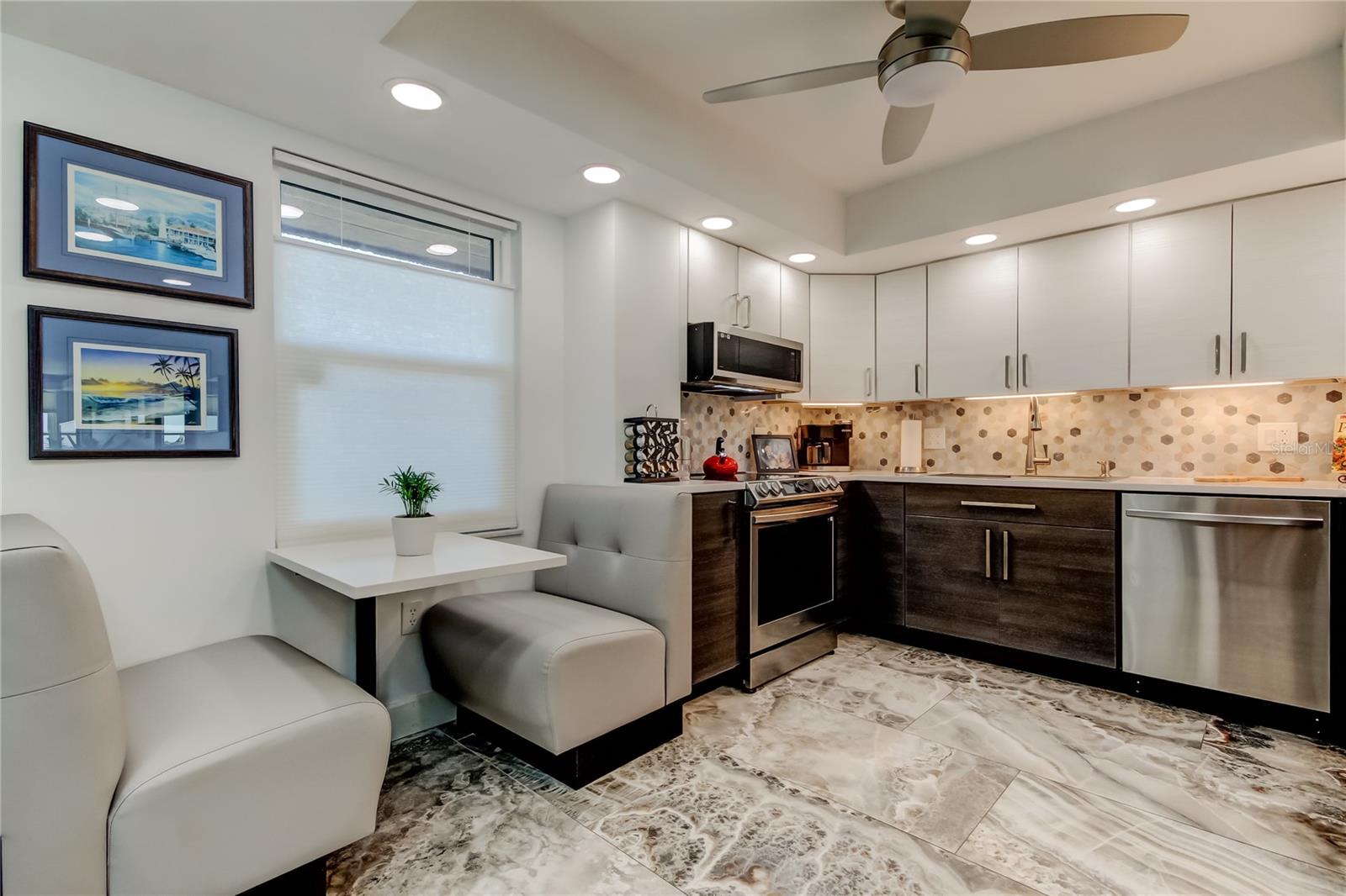 Listing photo id 2 for 5200 Brittany Drive S 204