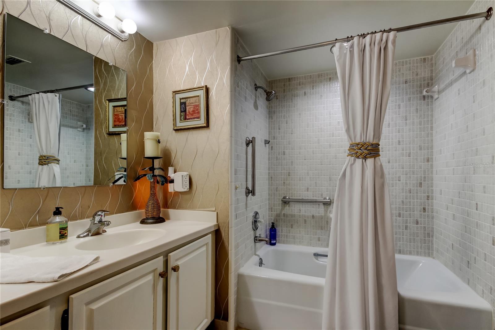 Listing photo id 39 for 5200 Brittany Drive S 204