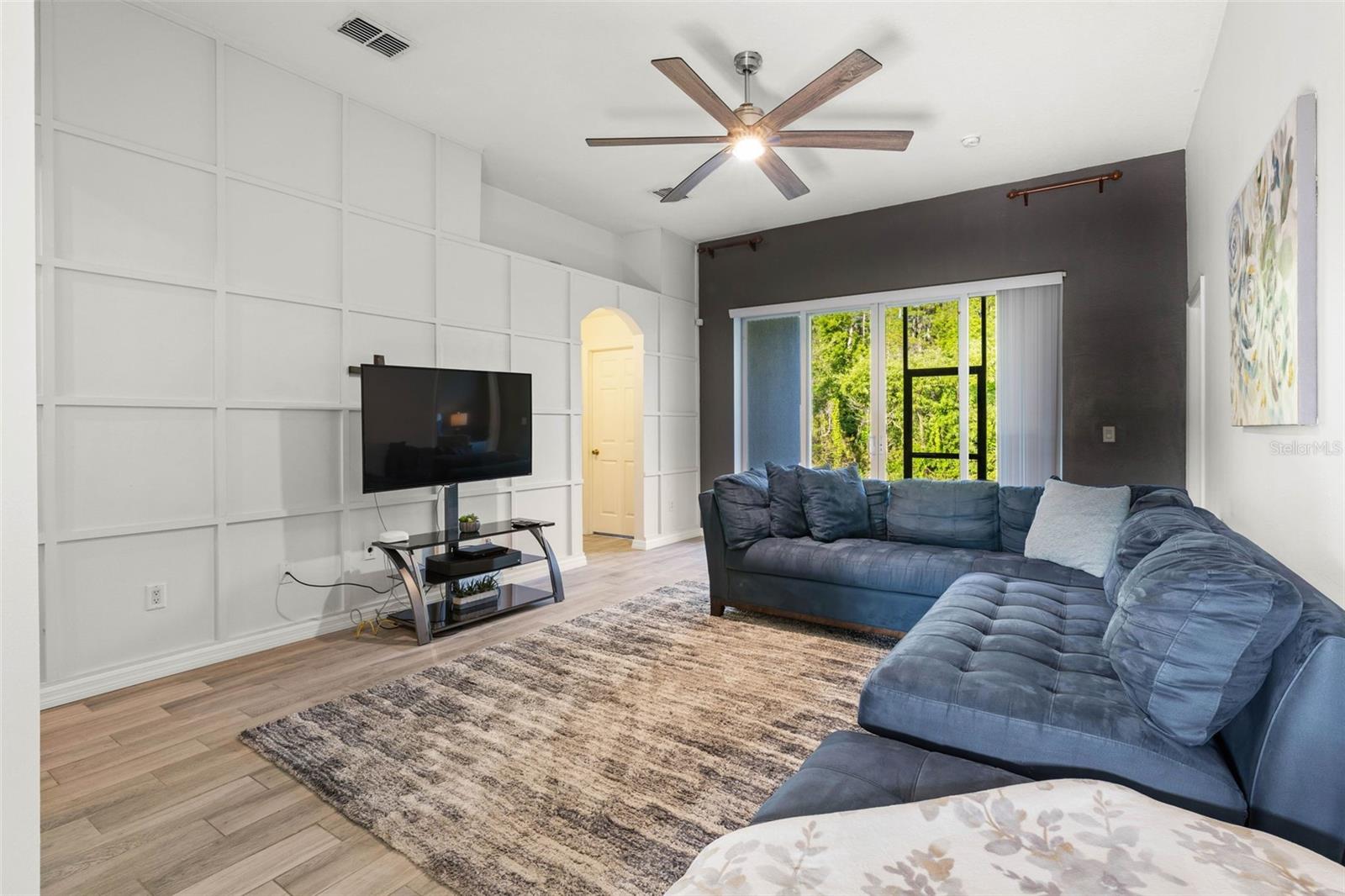Image 10 of 41 For 20203 Merry Oak Avenue