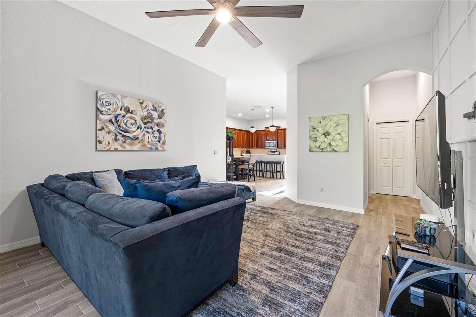 Image 12 of 41 For 20203 Merry Oak Avenue