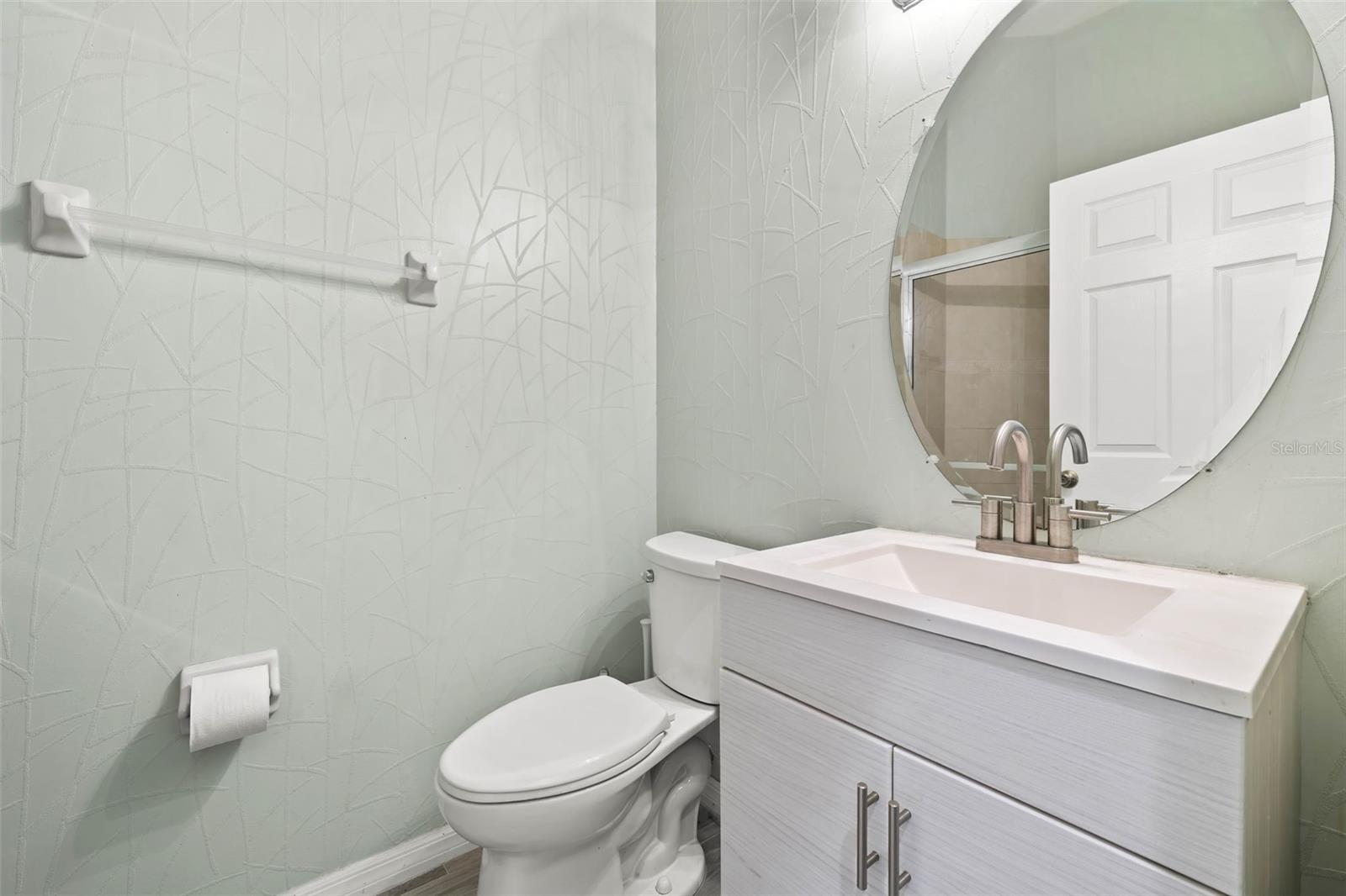 Image 22 of 41 For 20203 Merry Oak Avenue