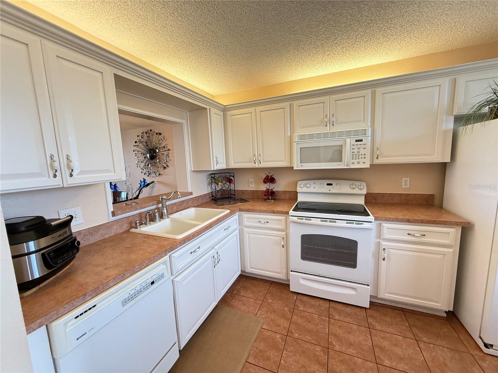Image 18 of 91 For 7700 Sun Island Drive S 506