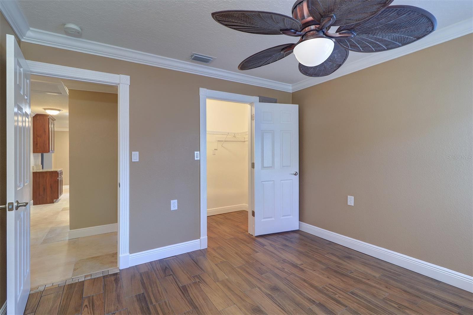 Listing photo id 11 for 5449 Manatee Point Drive