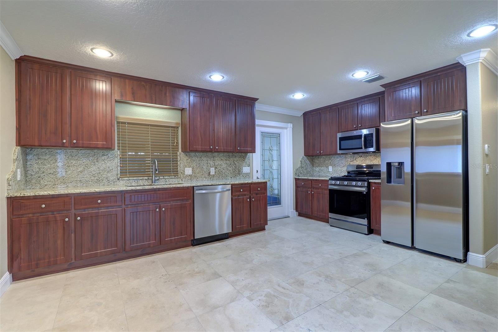 Listing photo id 0 for 5449 Manatee Point Drive