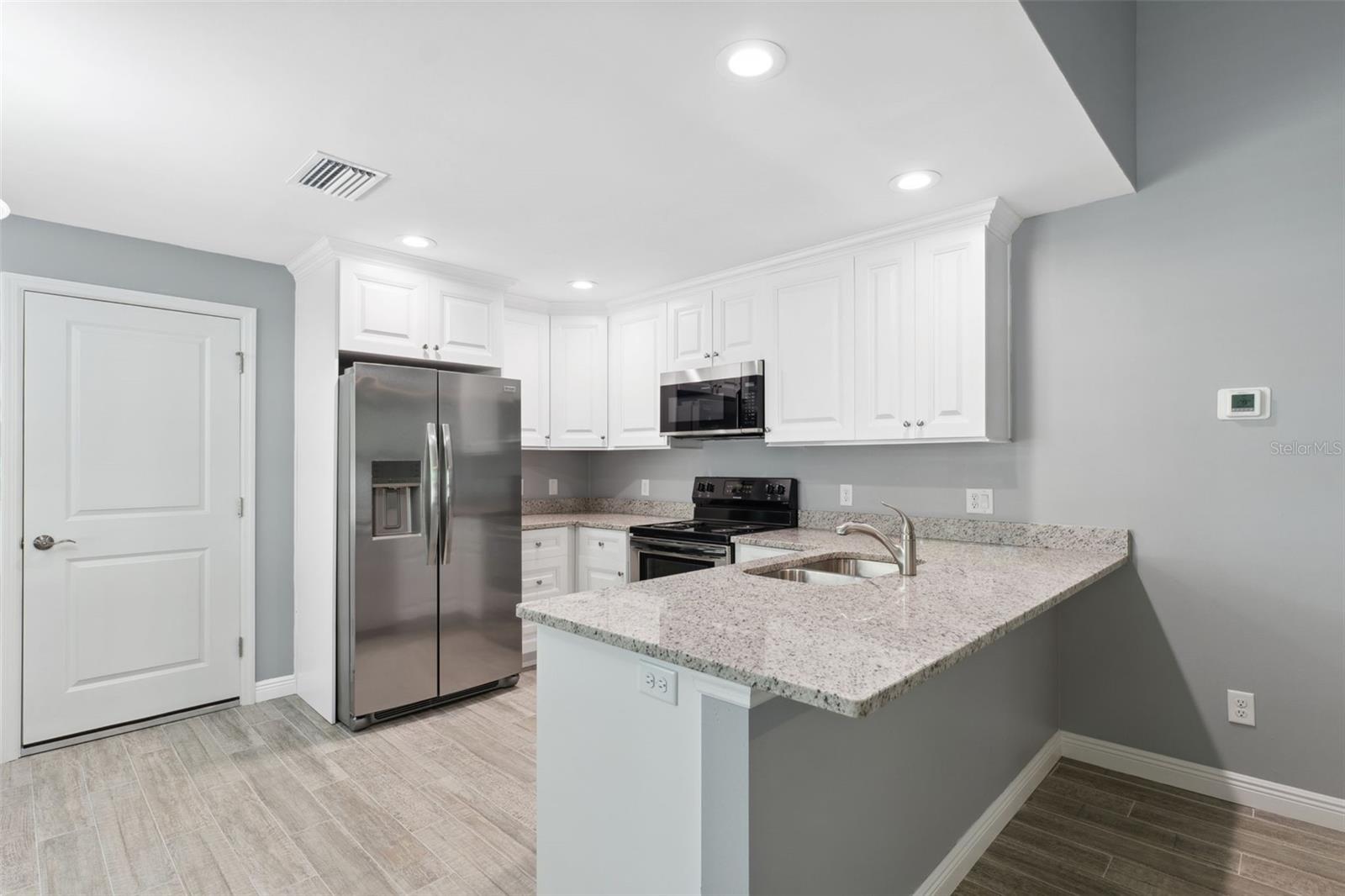 Image 32 of 87 For 719 Beltrees Street C