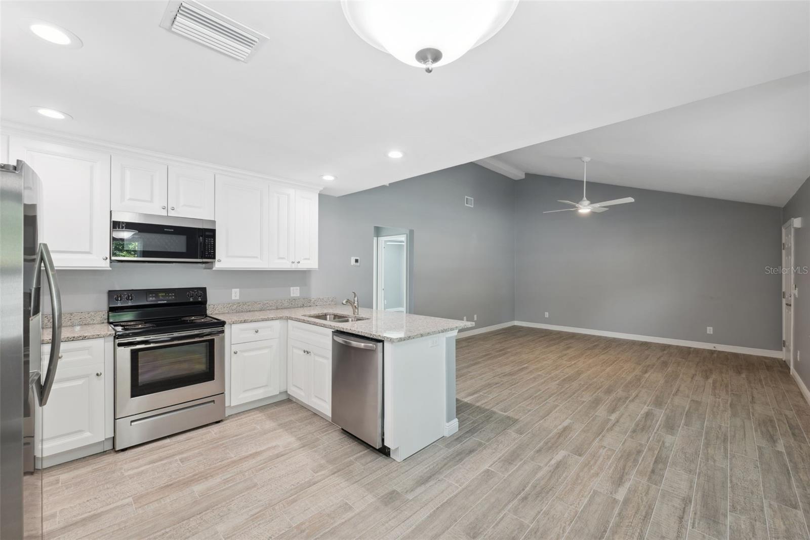 Image 40 of 87 For 719 Beltrees Street C