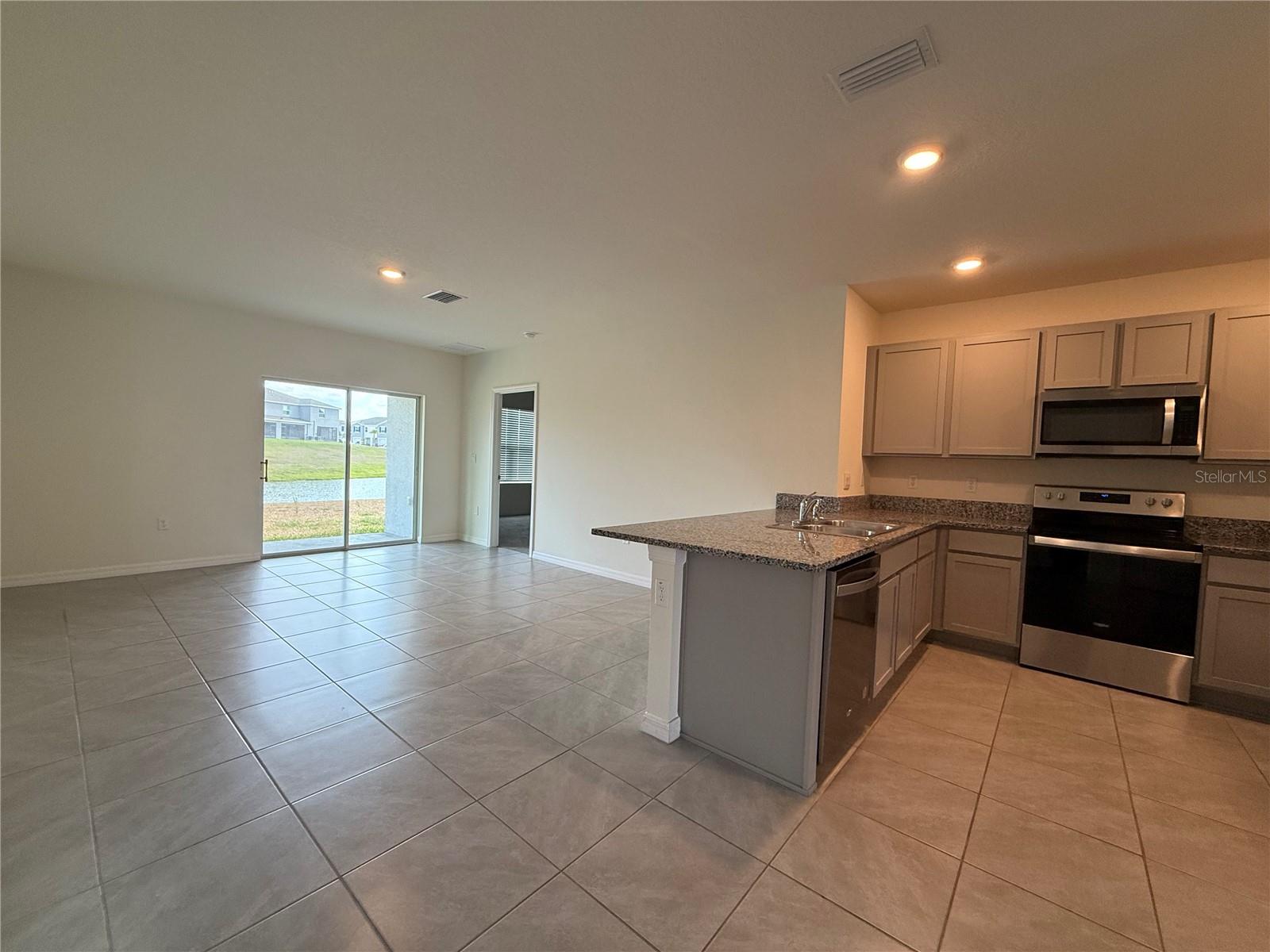 Image 13 of 37 For 3516 Maple Grove Way