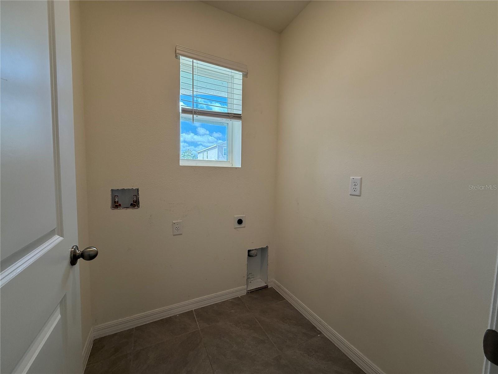 Image 6 of 37 For 3516 Maple Grove Way