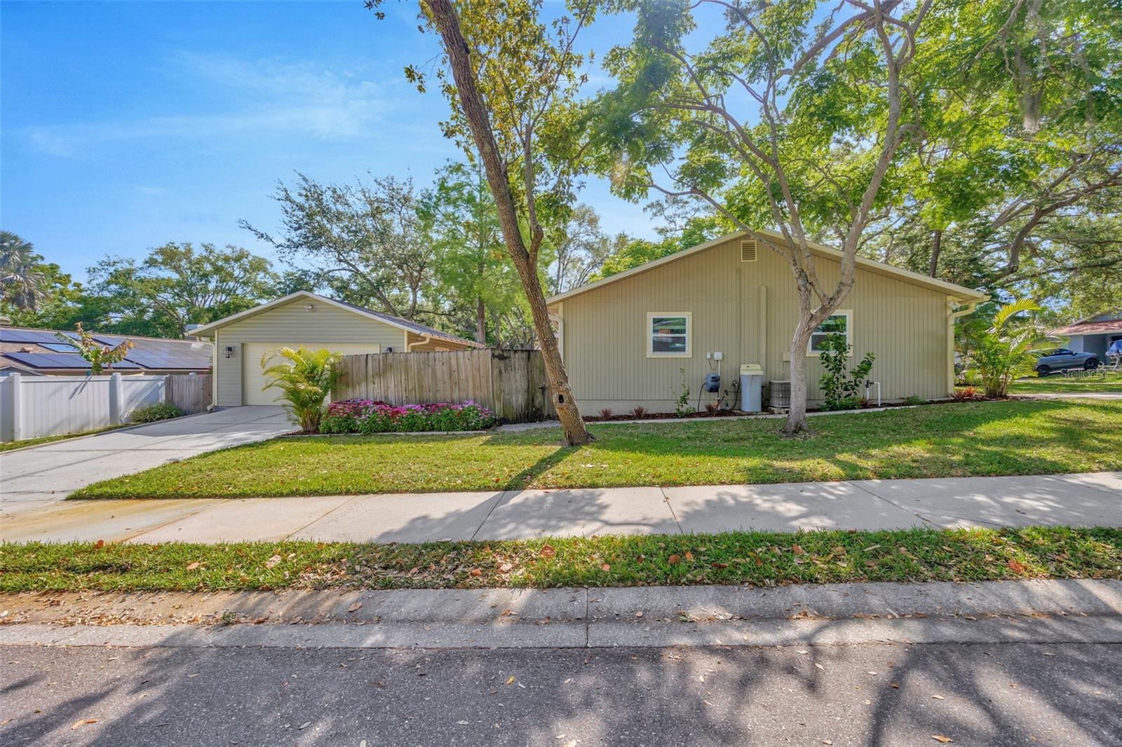 Image 4 of 65 For 1155 Withlacoochee Street