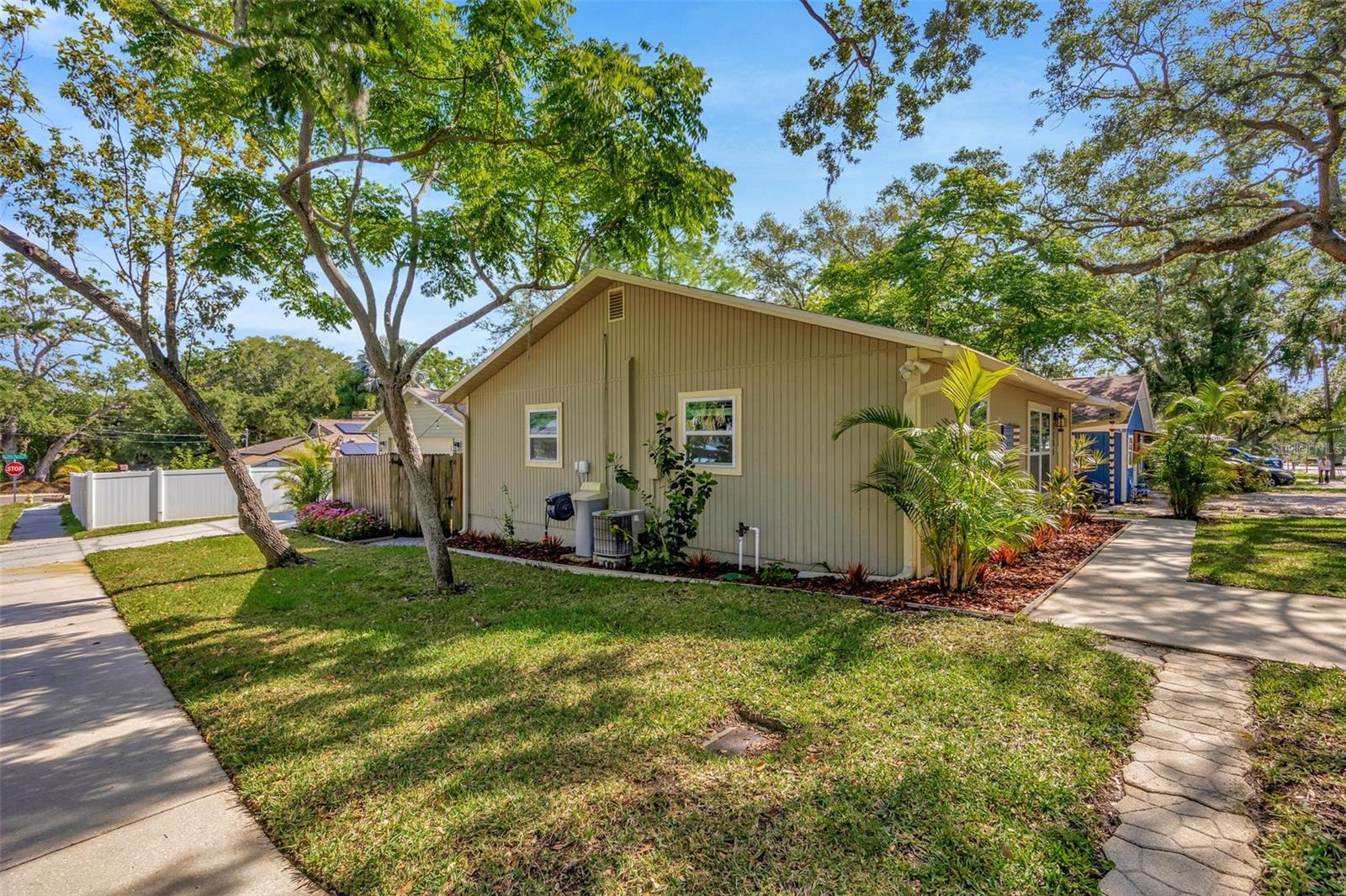 Image 5 of 65 For 1155 Withlacoochee Street