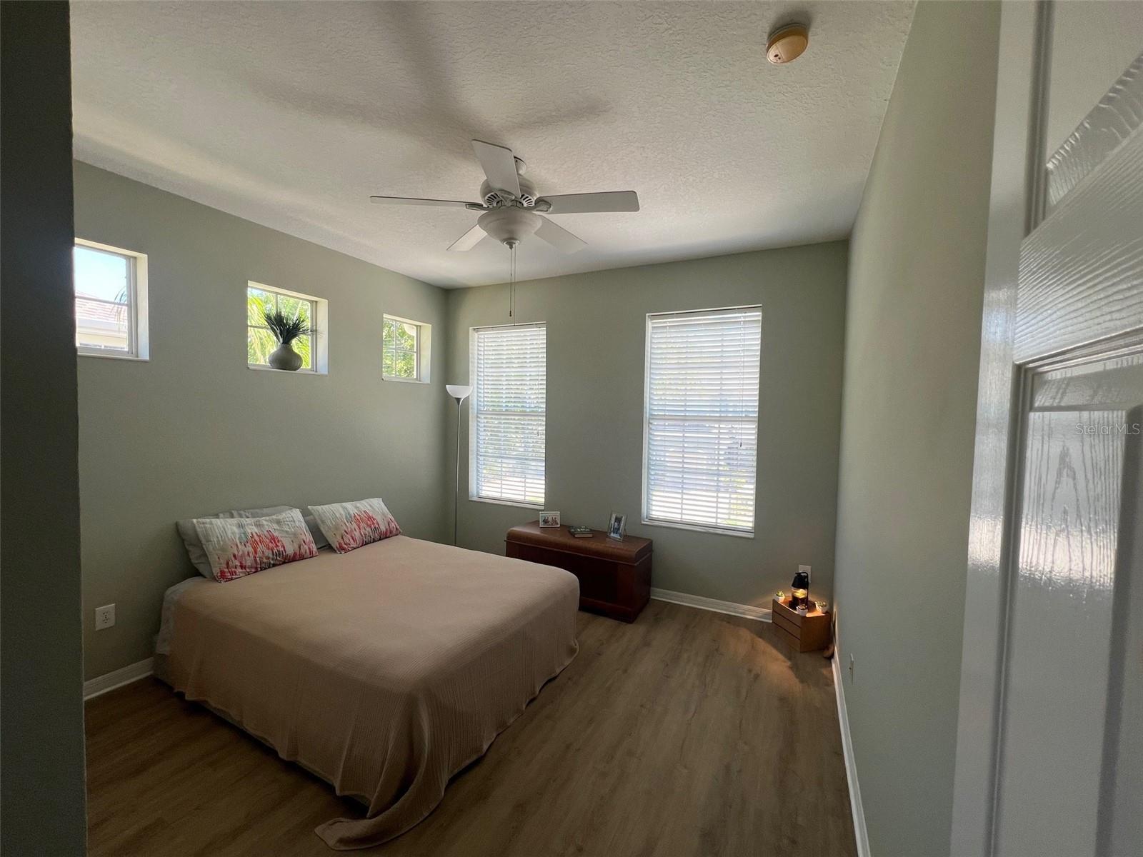Image 17 of 19 For 2111 Park Crescent Drive