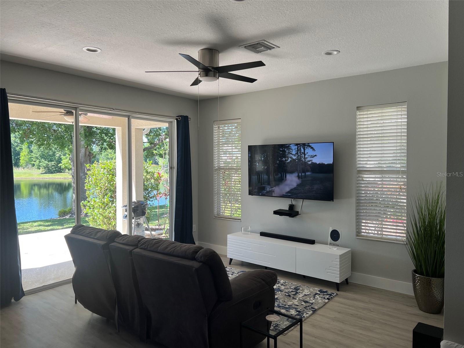 Image 3 of 19 For 2111 Park Crescent Drive