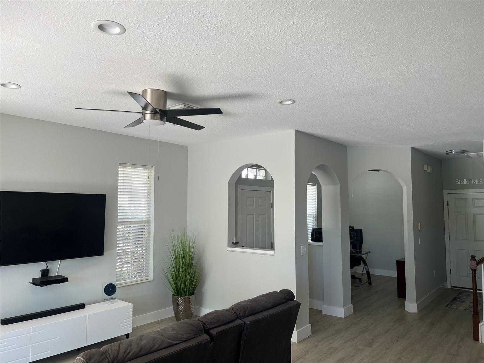 Image 5 of 19 For 2111 Park Crescent Drive