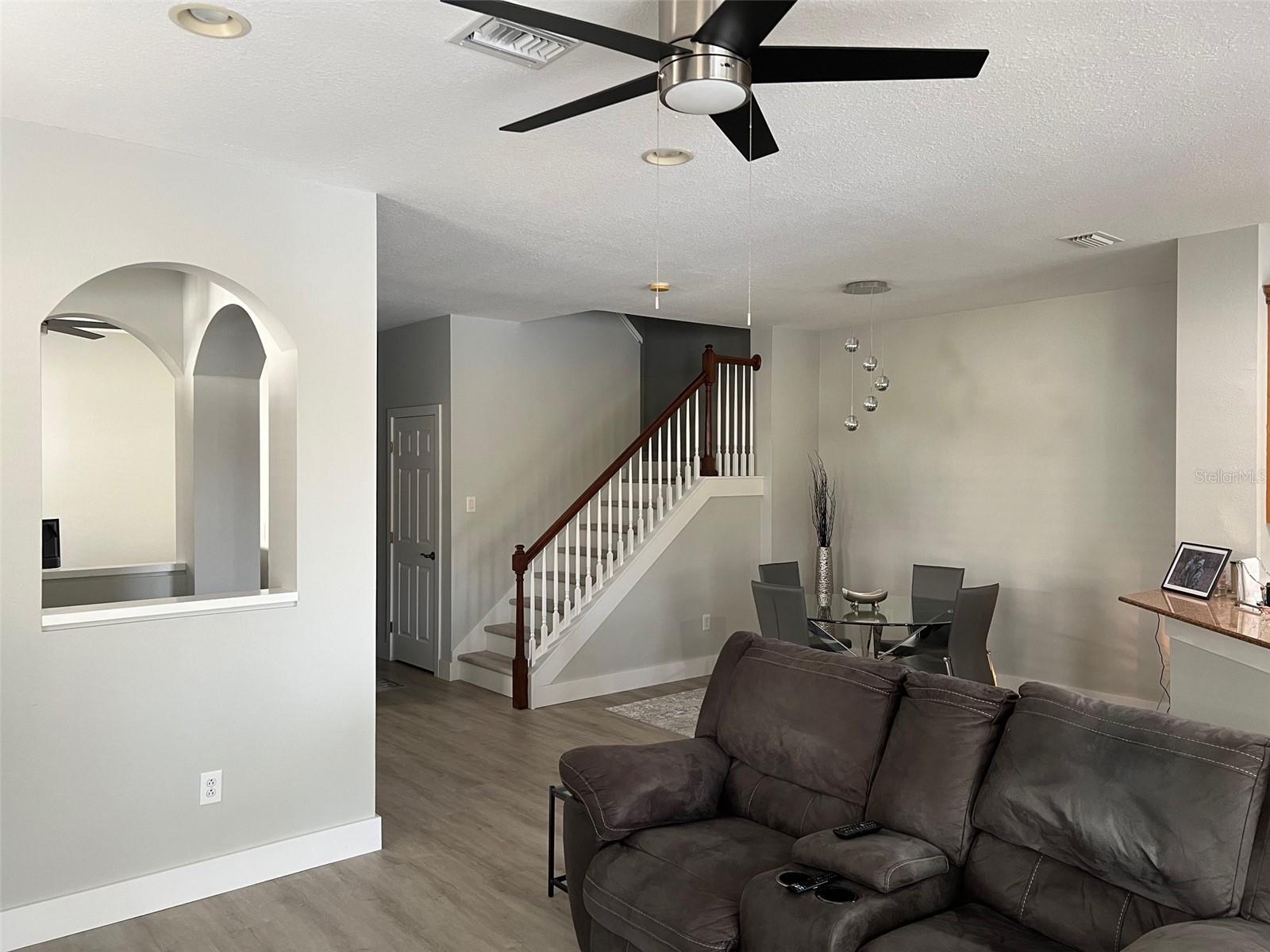 Image 6 of 19 For 2111 Park Crescent Drive