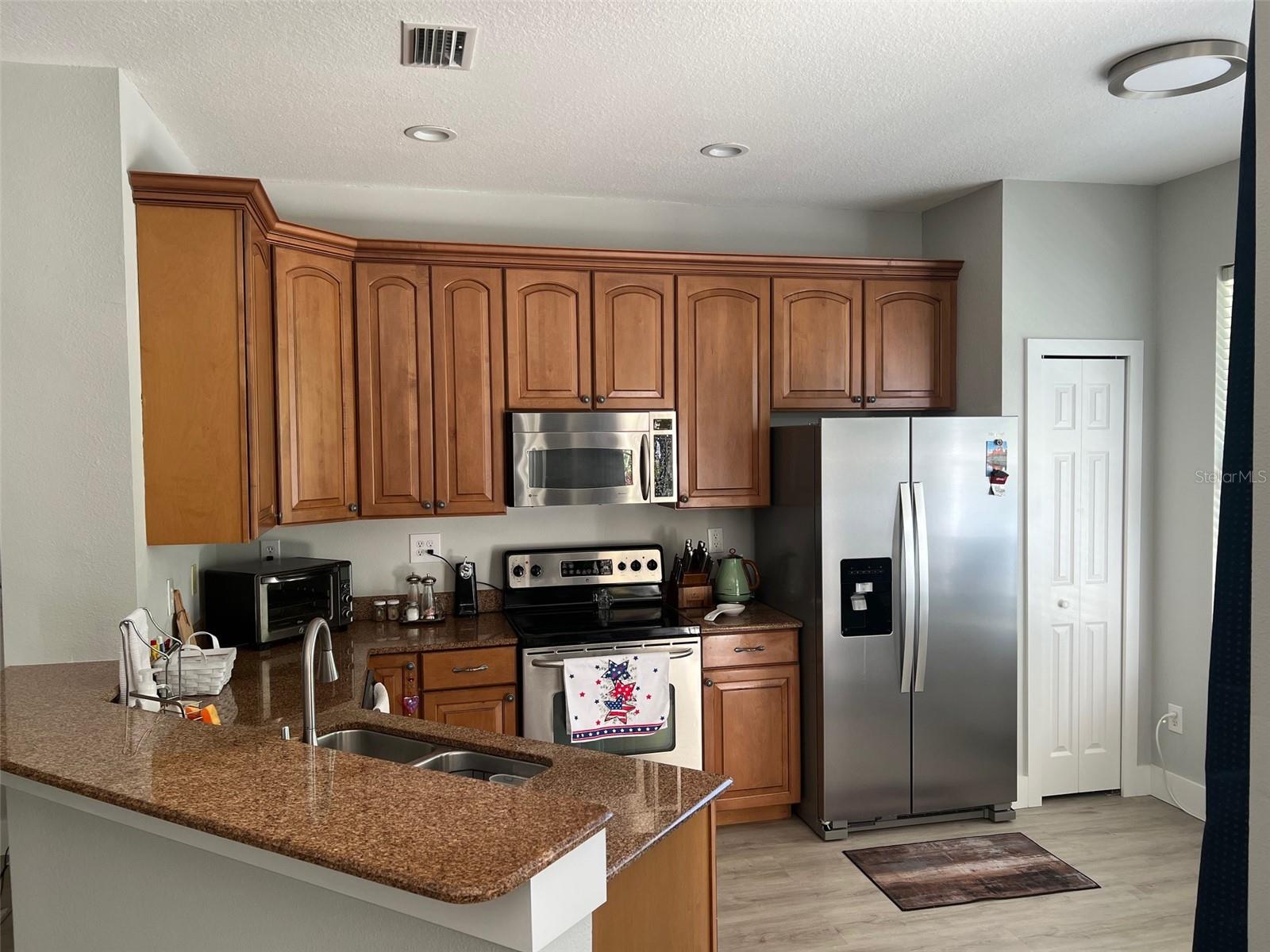 Image 8 of 19 For 2111 Park Crescent Drive