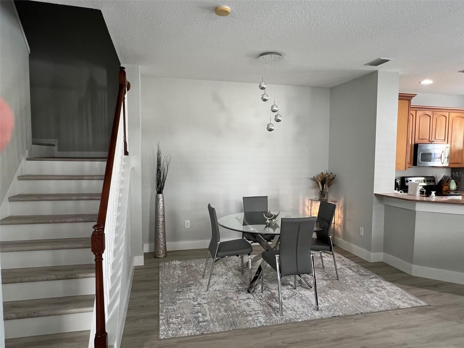 Image 9 of 19 For 2111 Park Crescent Drive