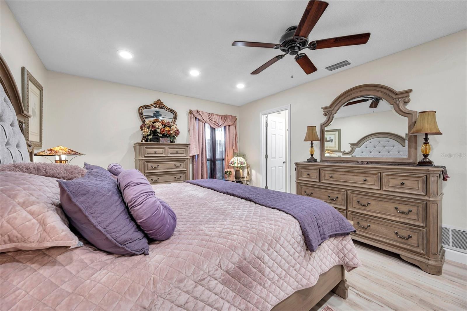 Image 14 of 59 For 6524 11th Avenue W 5611