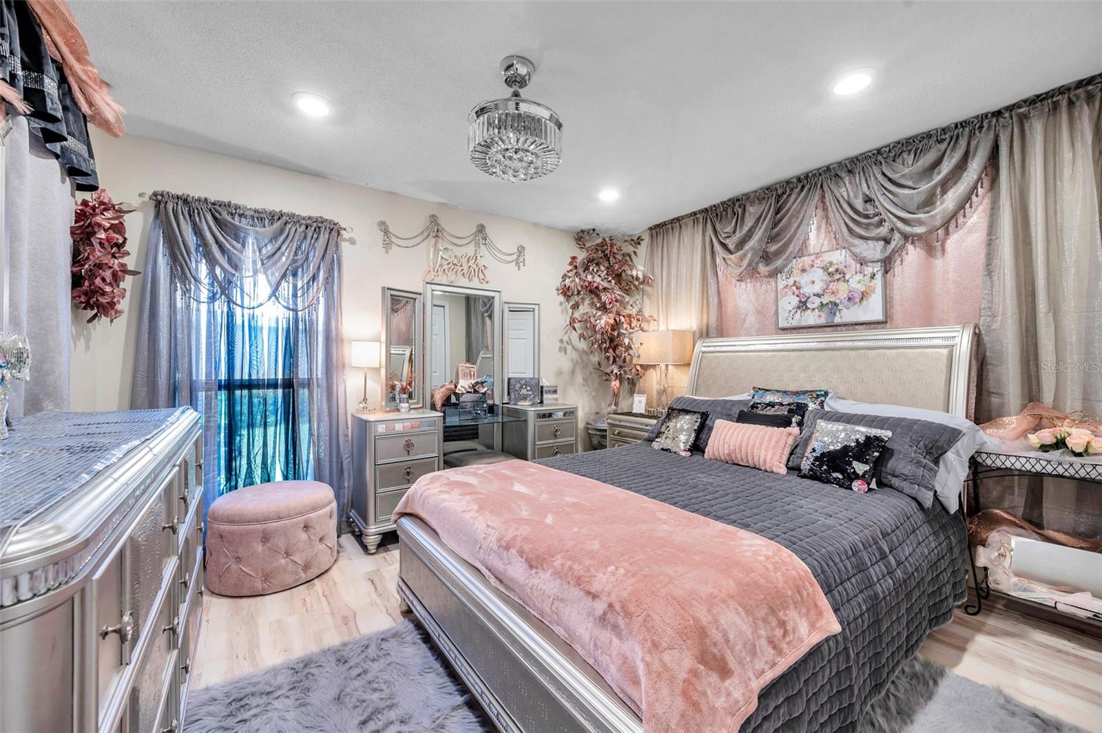 Image 20 of 59 For 6524 11th Avenue W 5611