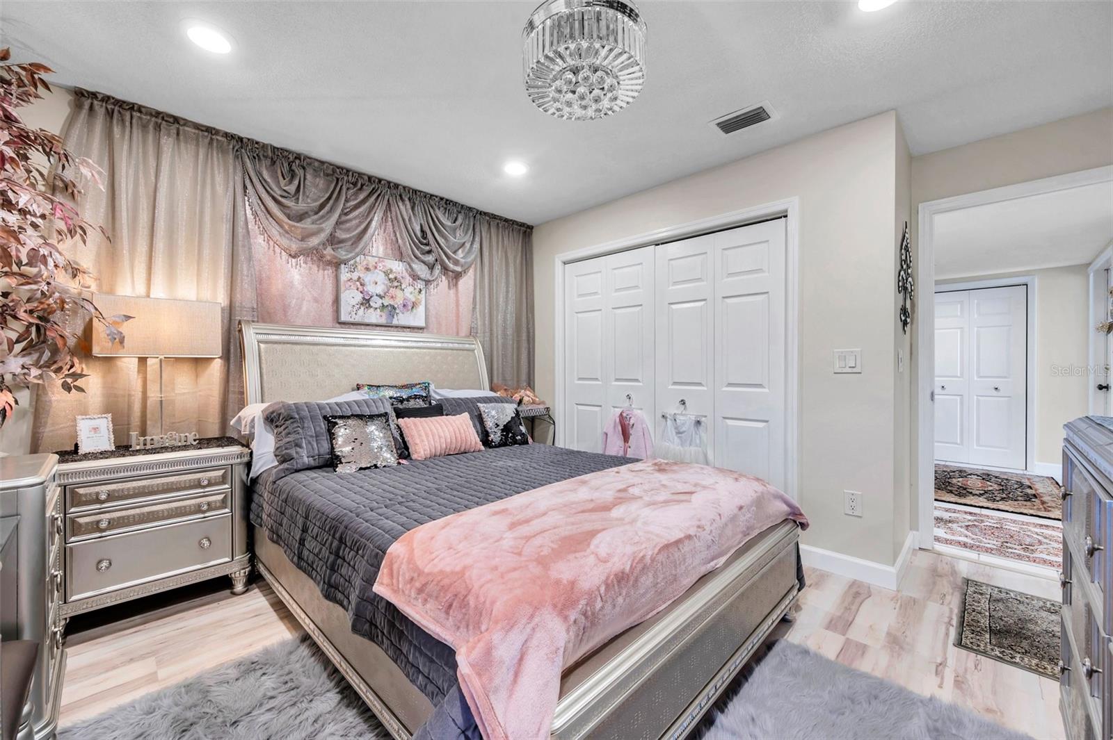 Image 21 of 59 For 6524 11th Avenue W 5611