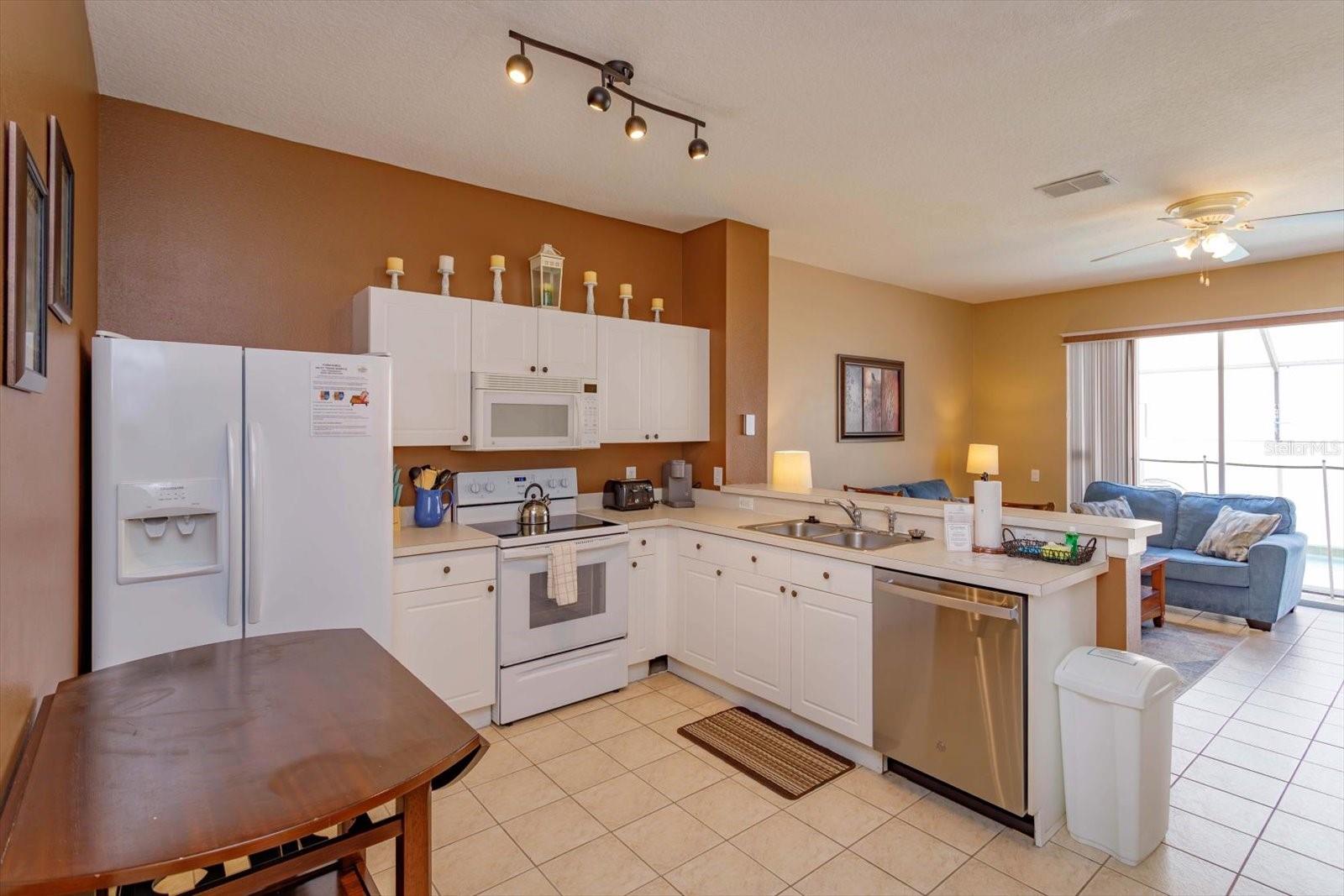 Image 7 of 38 For 2326 Silver Palm Dr