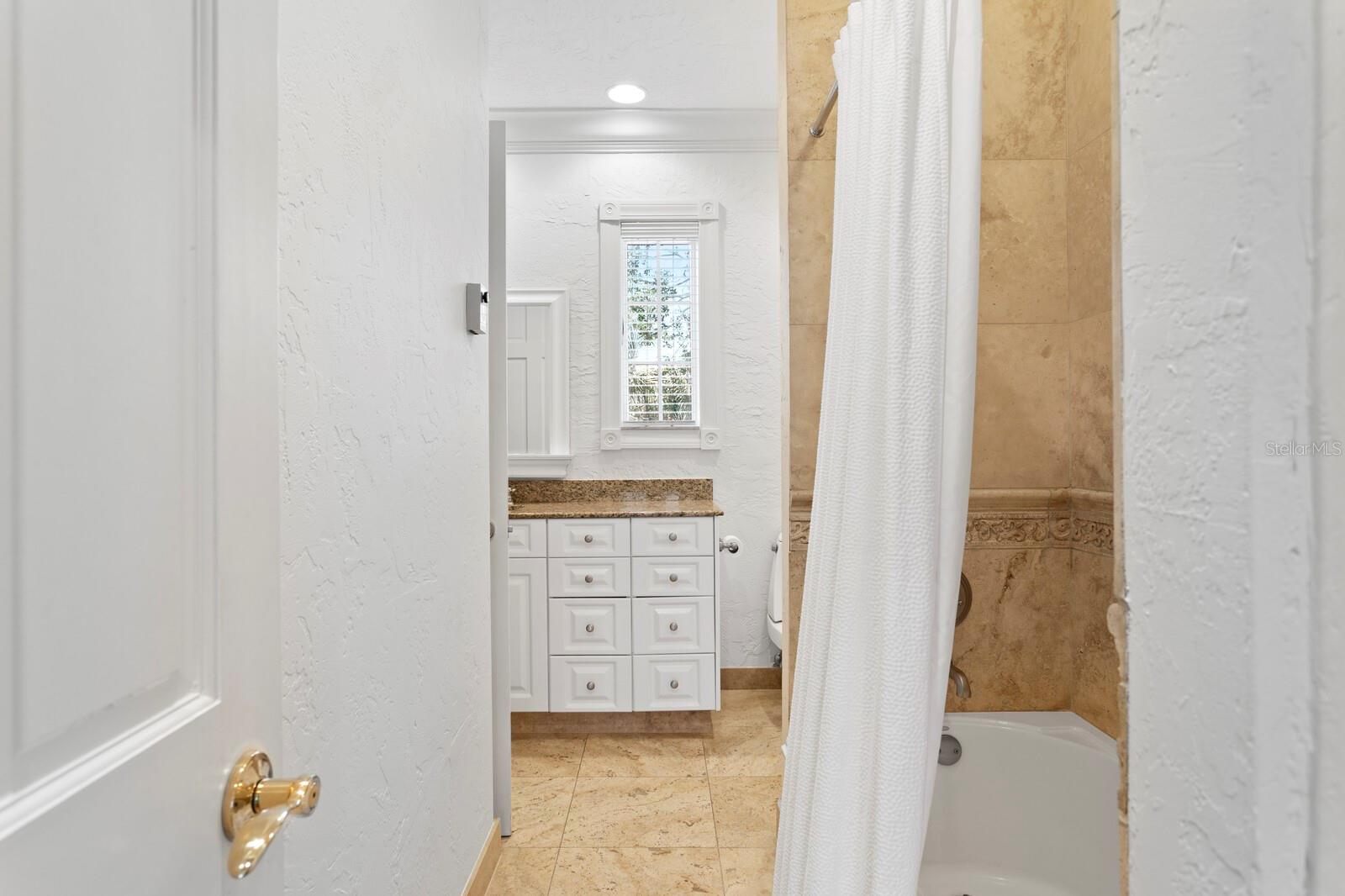 Image 35 of 52 For 321 Brightwaters Boulevard Ne