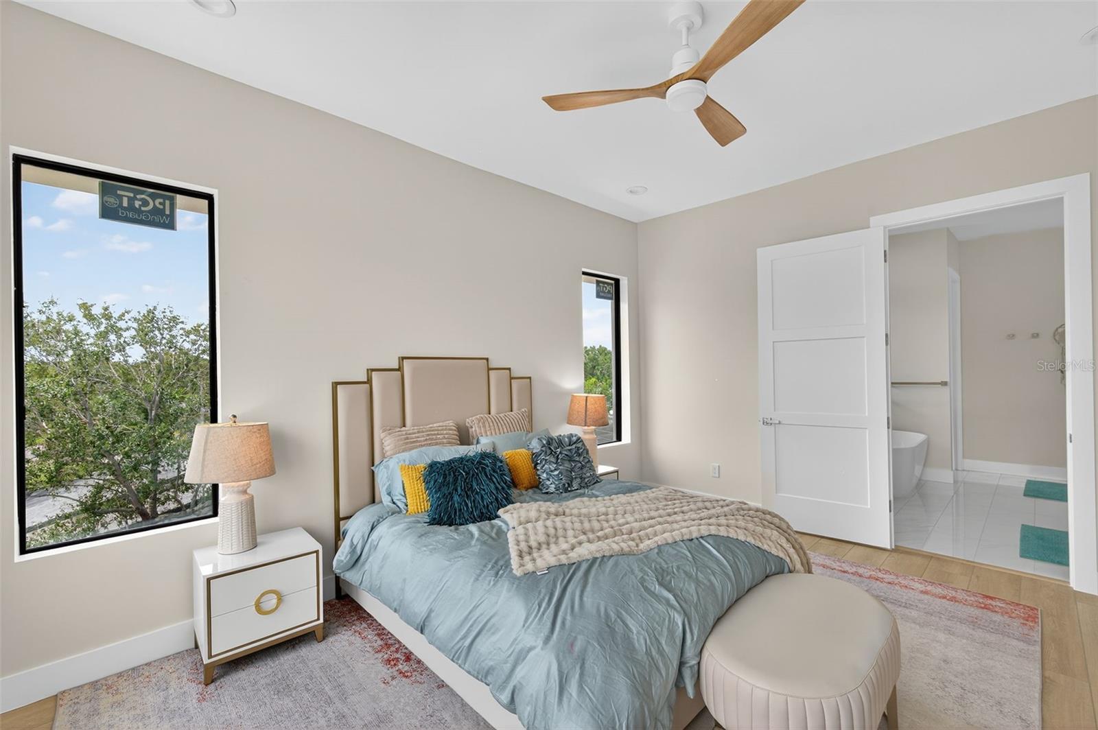 Image 12 of 25 For 721 Mandalay Avenue