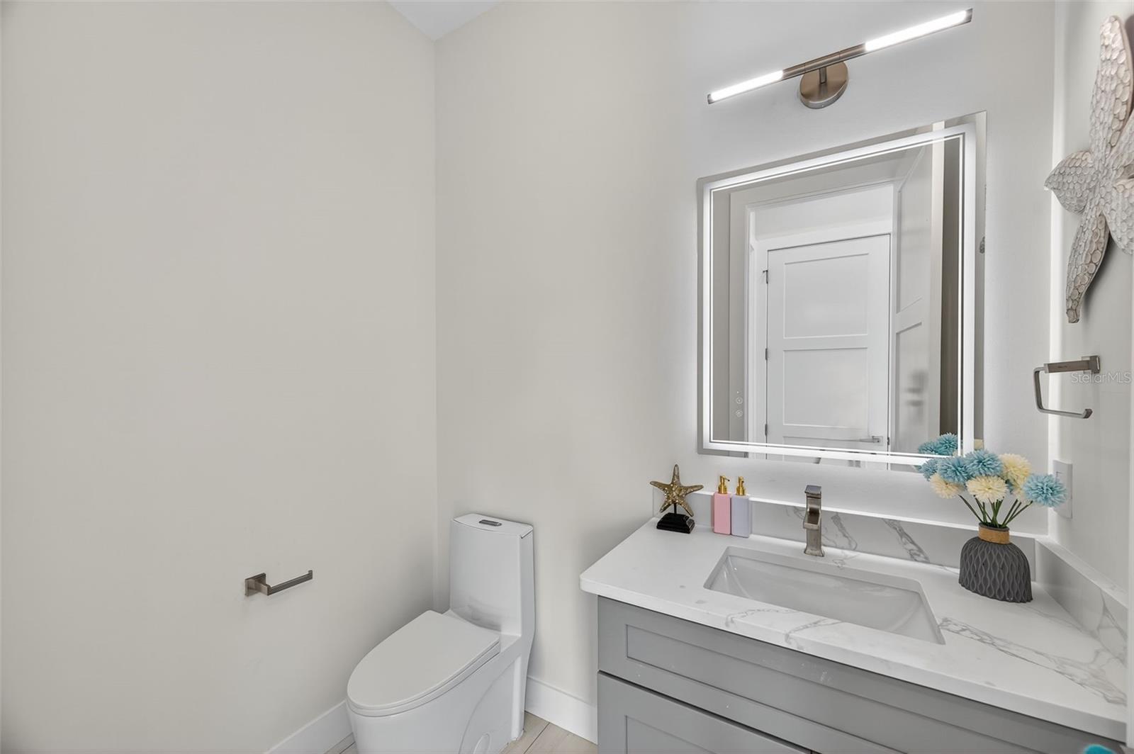 Image 17 of 25 For 721 Mandalay Avenue