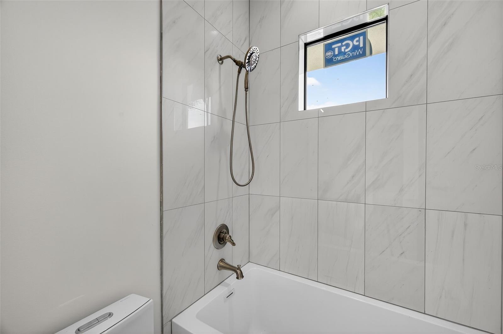 Image 18 of 25 For 721 Mandalay Avenue