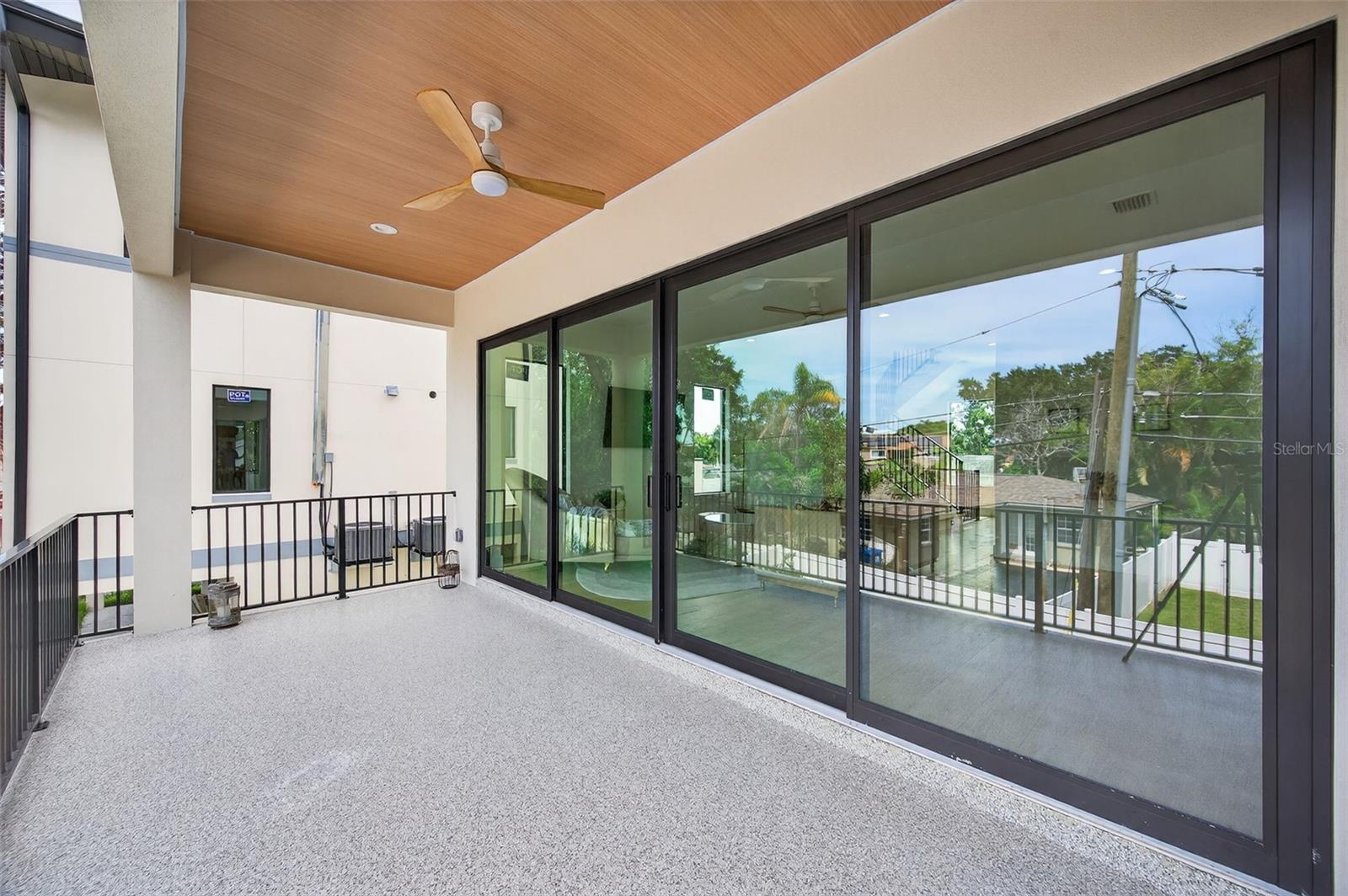 Image 19 of 25 For 721 Mandalay Avenue