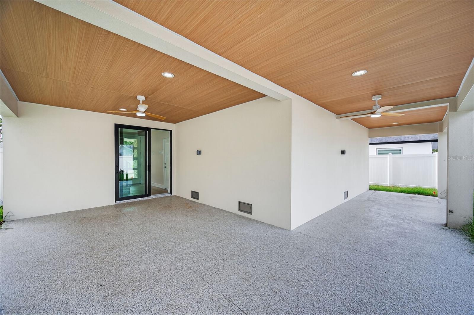 Image 20 of 25 For 721 Mandalay Avenue