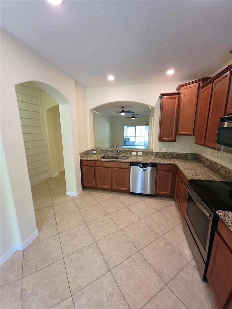 Image 11 of 61 For 31251 Claridge Place