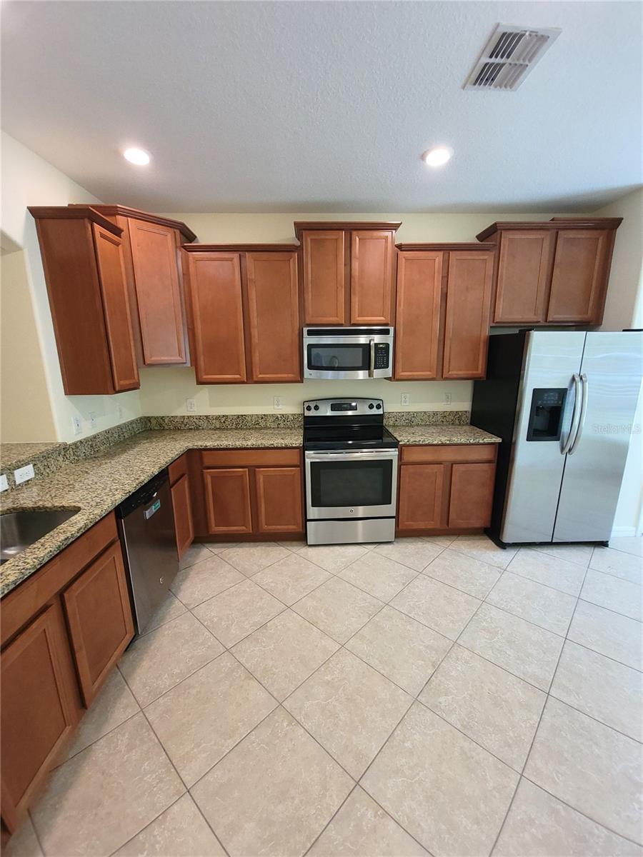 Image 12 of 61 For 31251 Claridge Place