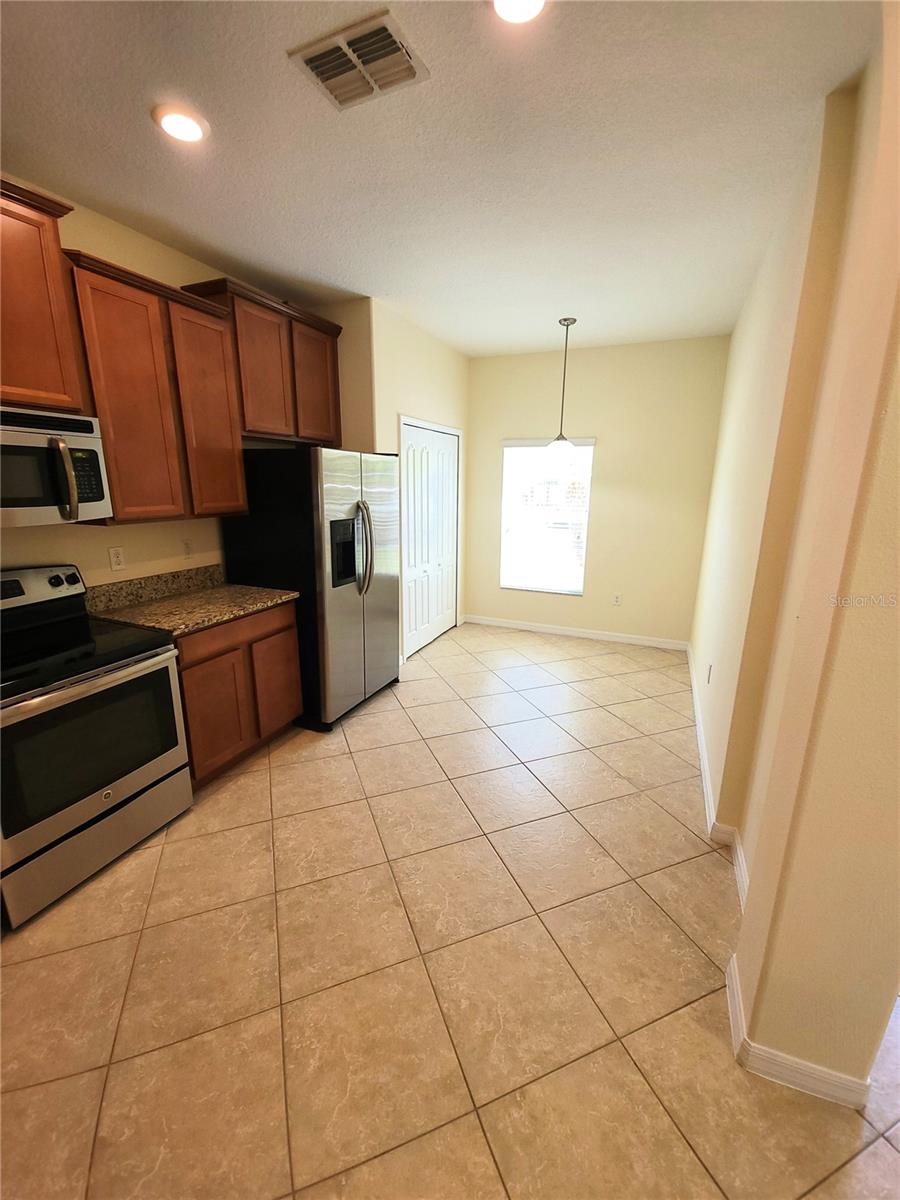 Image 8 of 61 For 31251 Claridge Place