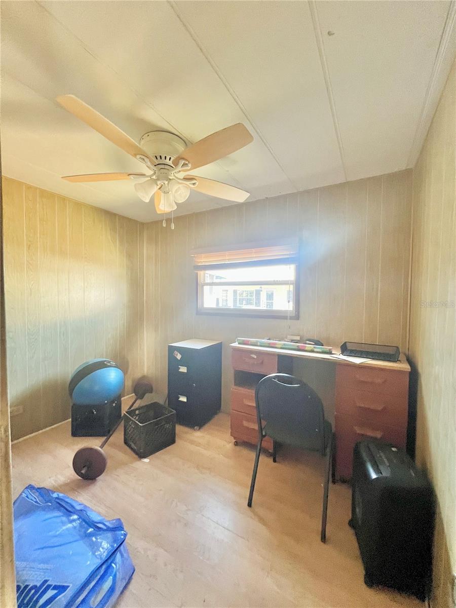 Listing photo id 11 for 1100 Belcher Road S 202
