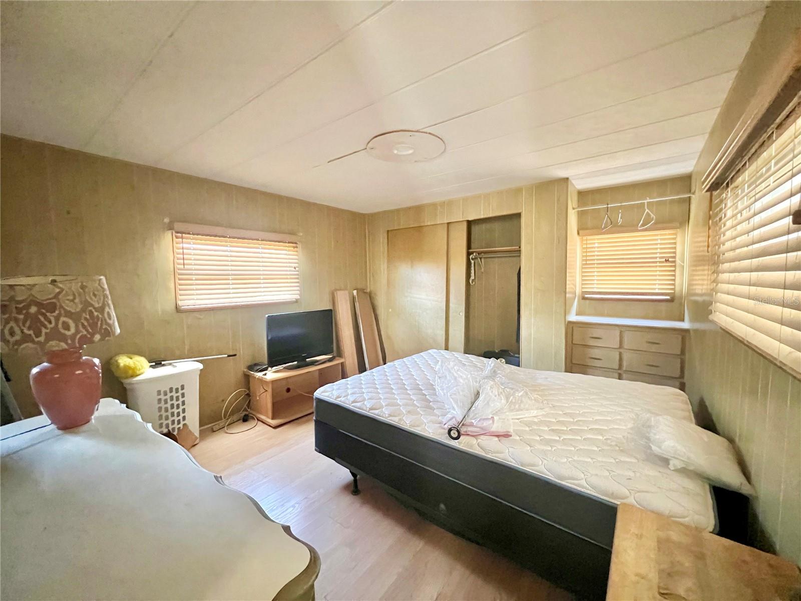 Listing photo id 13 for 1100 Belcher Road S 202