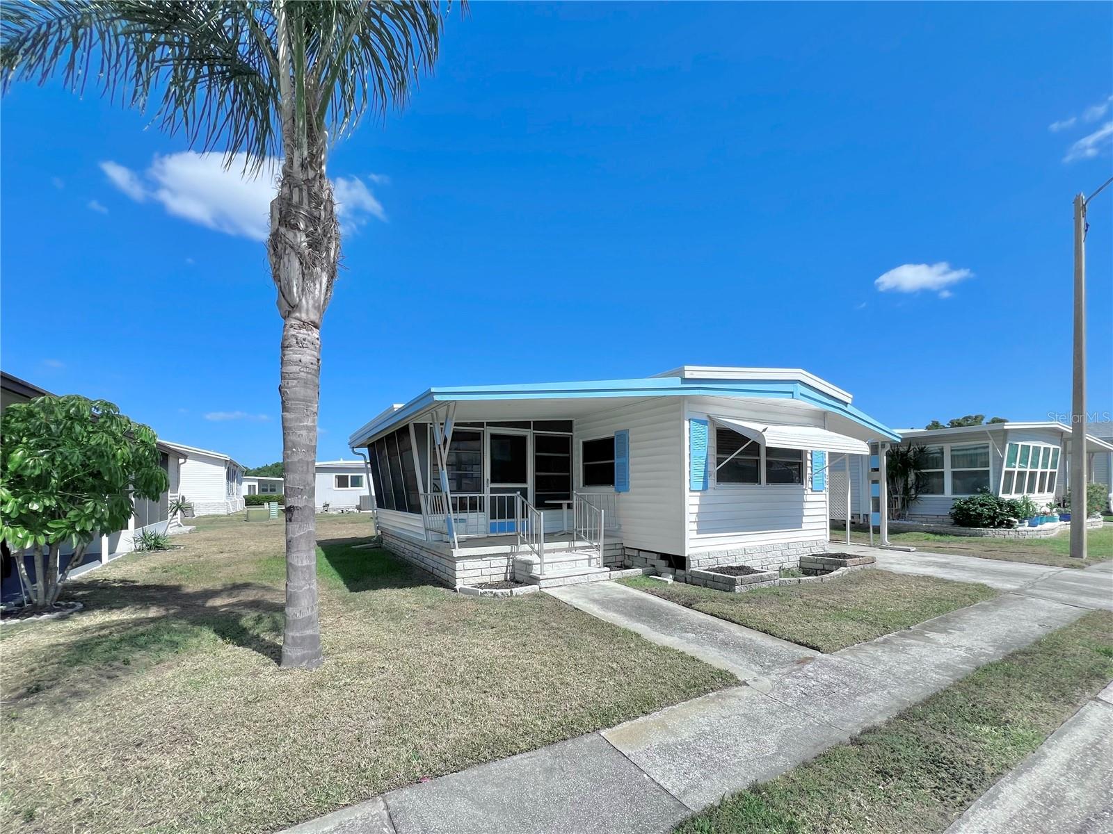 Listing photo id 0 for 1100 Belcher Road S 202