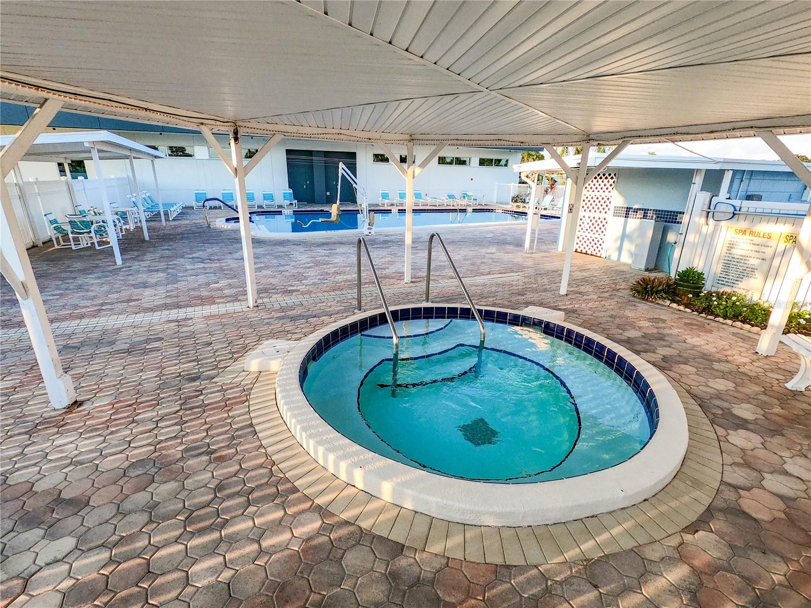 Listing photo id 21 for 1100 Belcher Road S 202